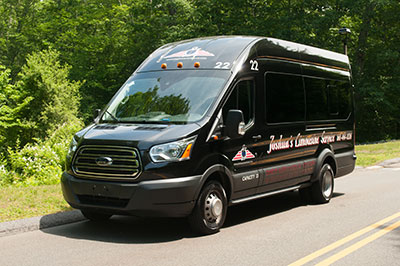 13 Passenger transit vehicle Exterior photo